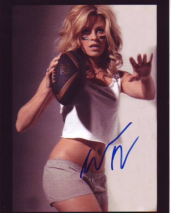Elizabeth Banks Signed Autographed 8×10 Sexy NFL Photograph