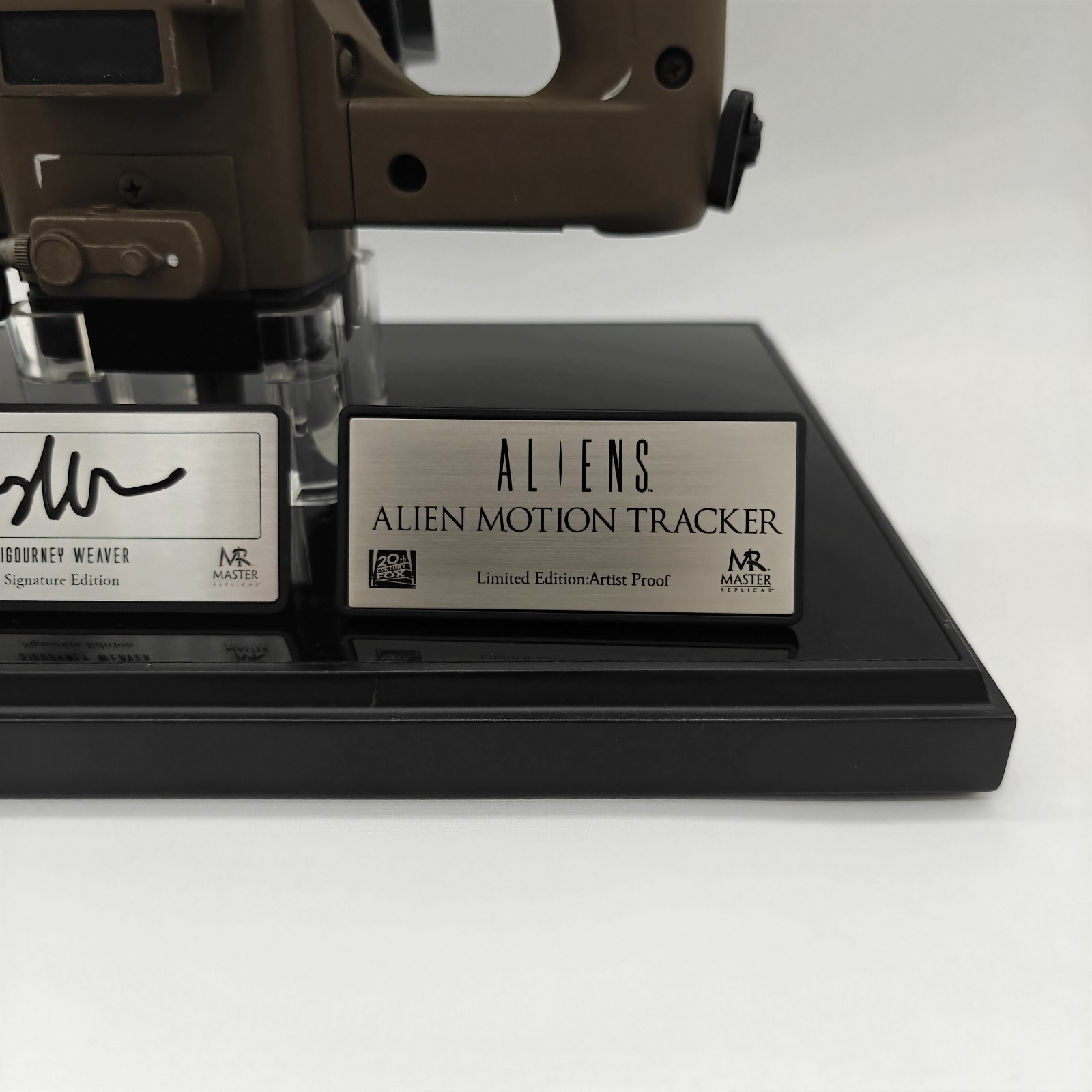 *AP* Sigourney Weaver Signed Master Replicas Signed Aliens Motion Tracker 1:1 LE