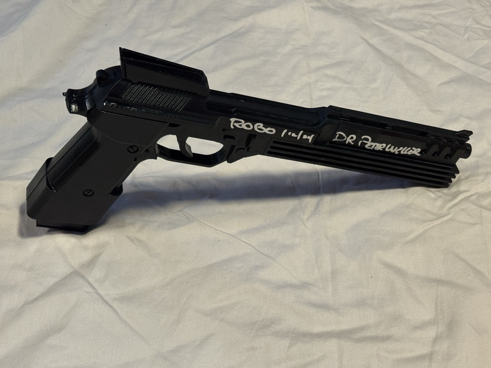 Robocop ~ 1:1 BERETTA M93R AUTO 9 PISTOL ~ Peter Weller Signed with “Robo” ~ JSA