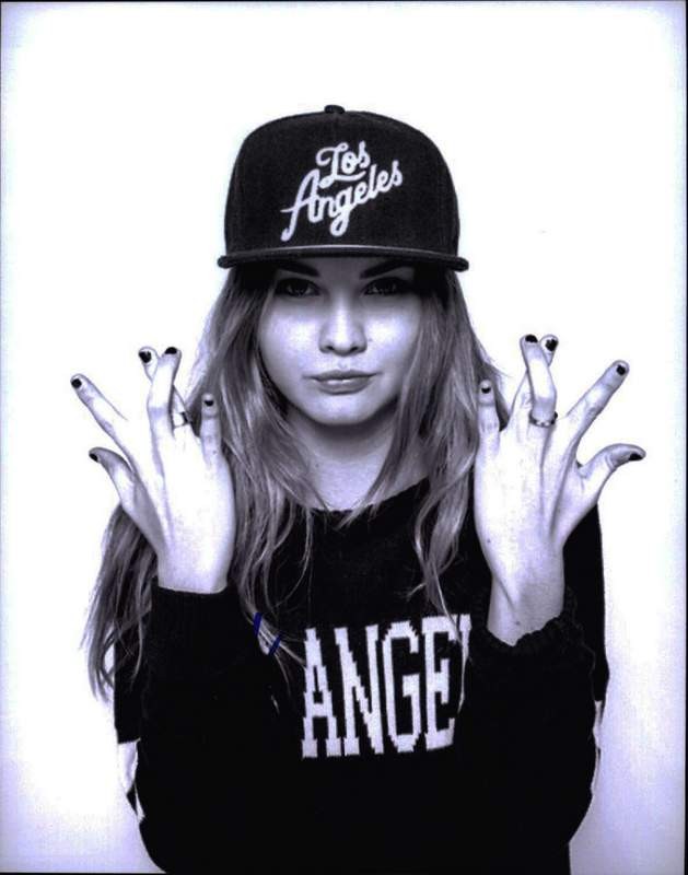 Liana Liberato authentic signed celebrity 8×10 photo W/Cert Autographed A0023