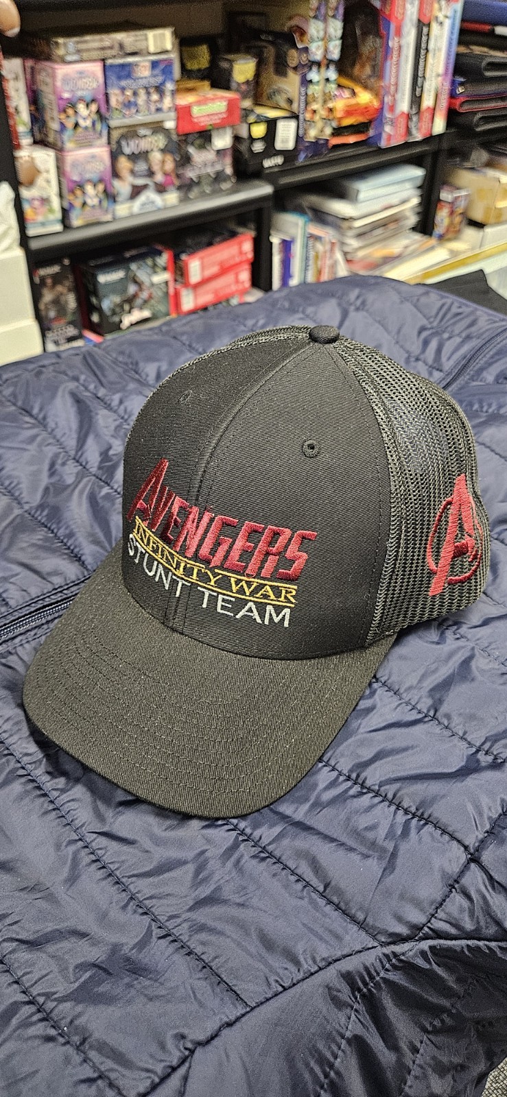 Avengers Infinity War Gauntlet Rare STUNT TEAM Hat Cast & Crew Trucker Mesh Cap