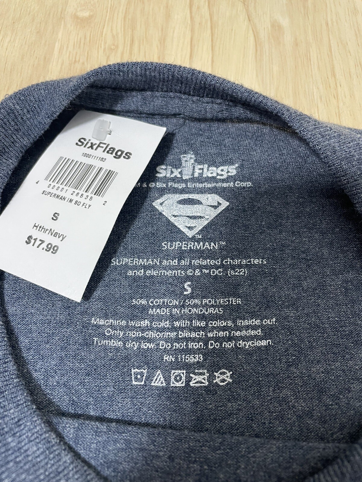 (S) SUPERMAN Six Flags Amusement Park “IM SO FLY” Adult RETRO style Graphic Tee