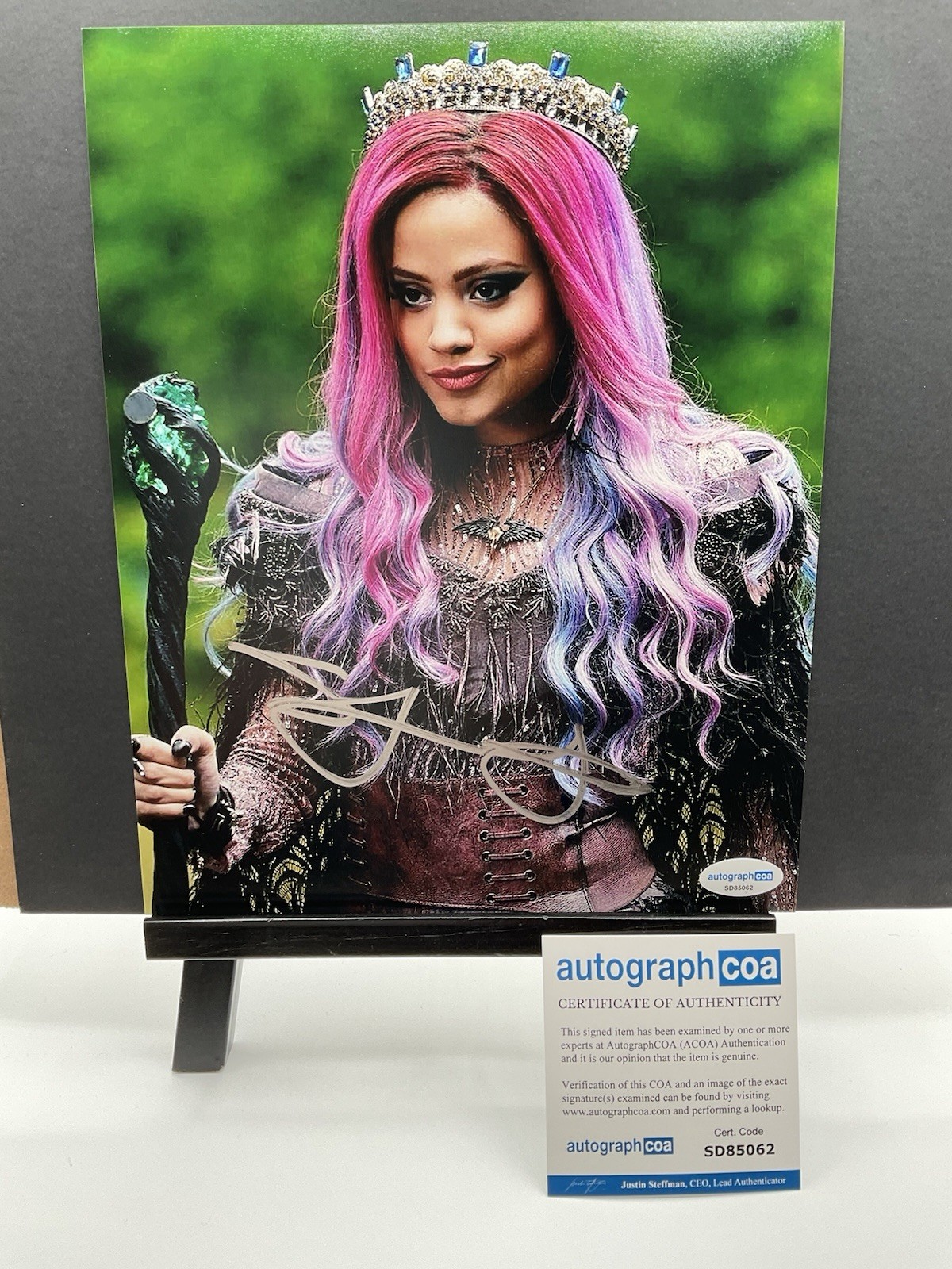 Sarah Jeffery signed 8×10 Descendants signed 8×10 ACOA Sarah Jeffery photo auto