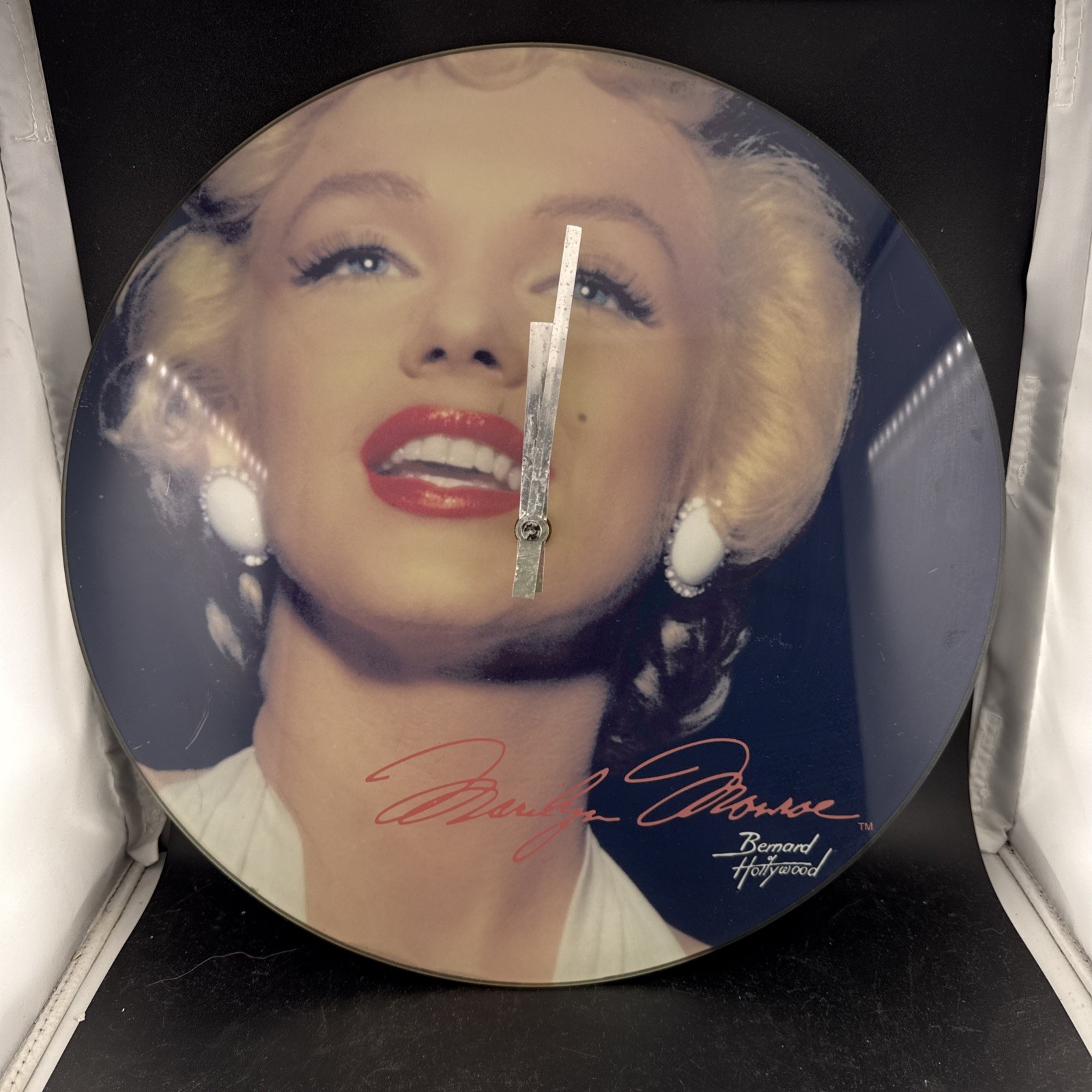 Marilyn Monroe 2008 Glass Round Wall Clock 14″ – Working Clock