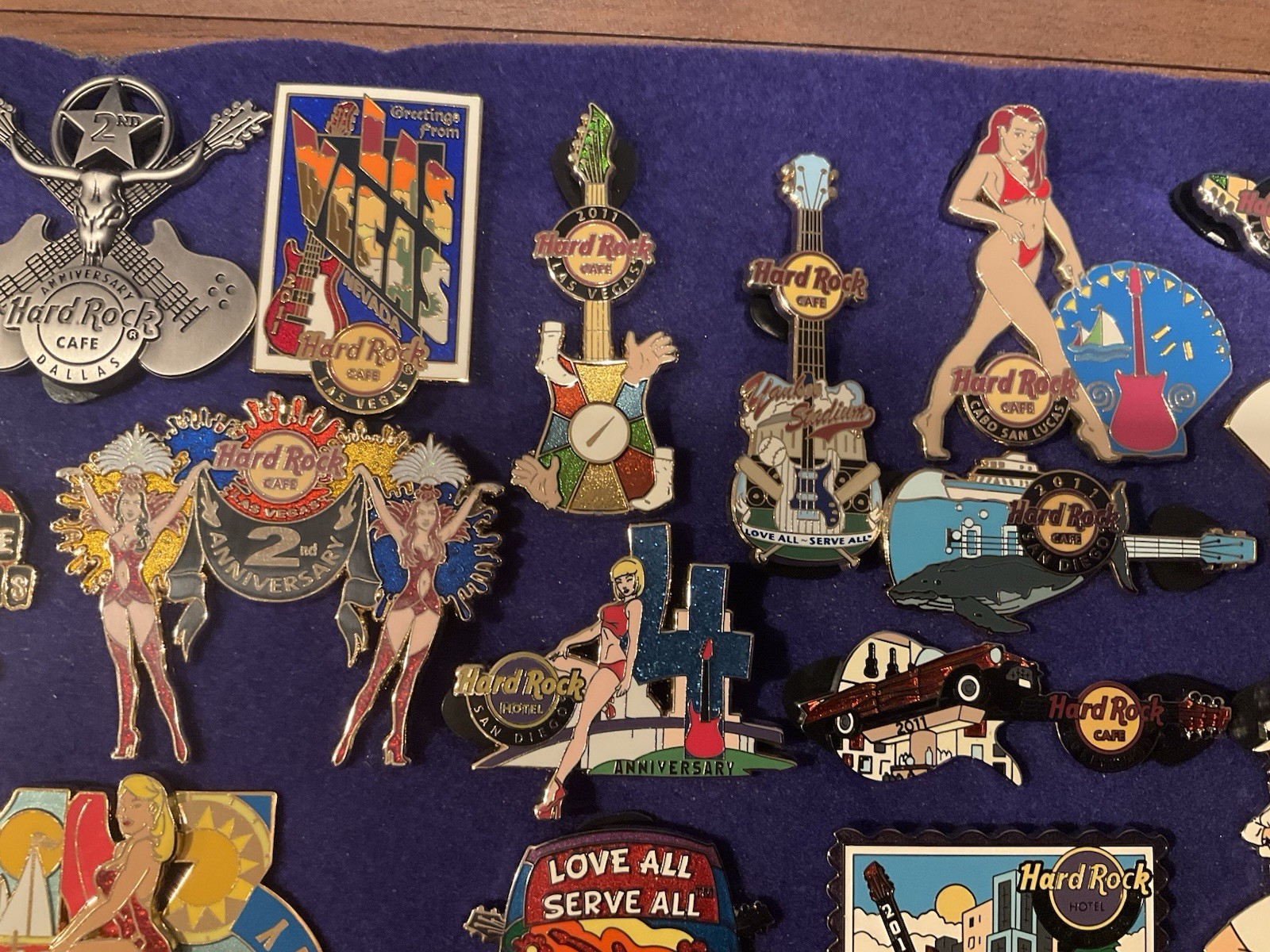 Hard Rock Cafe LIMITED EDITION Pin/Collectables Set w/Wooden Display Case