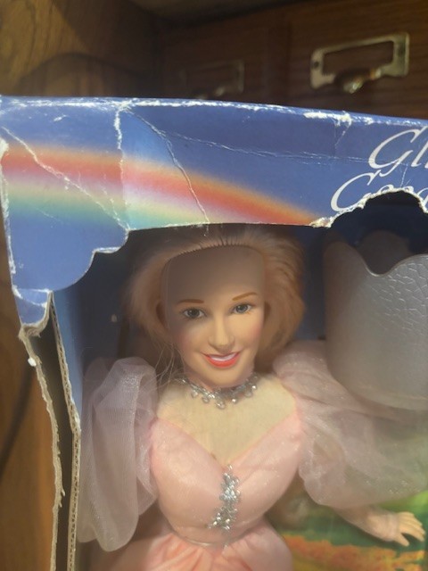 The Wizard of Oz, Yellow Brick Road Collection – Glinda the Good Witch doll