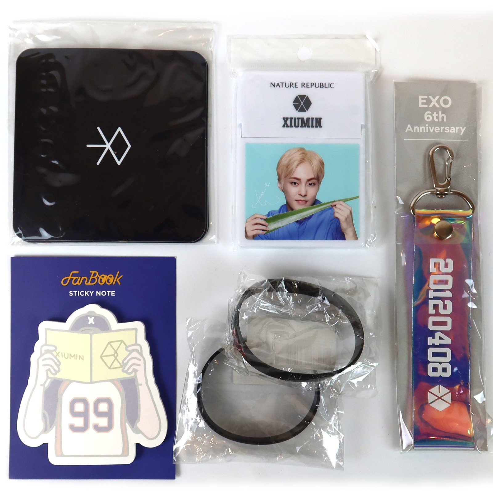 Exo Lot of 25 x SM Official Goods Set Badge Pin Keyring Wristband Etc