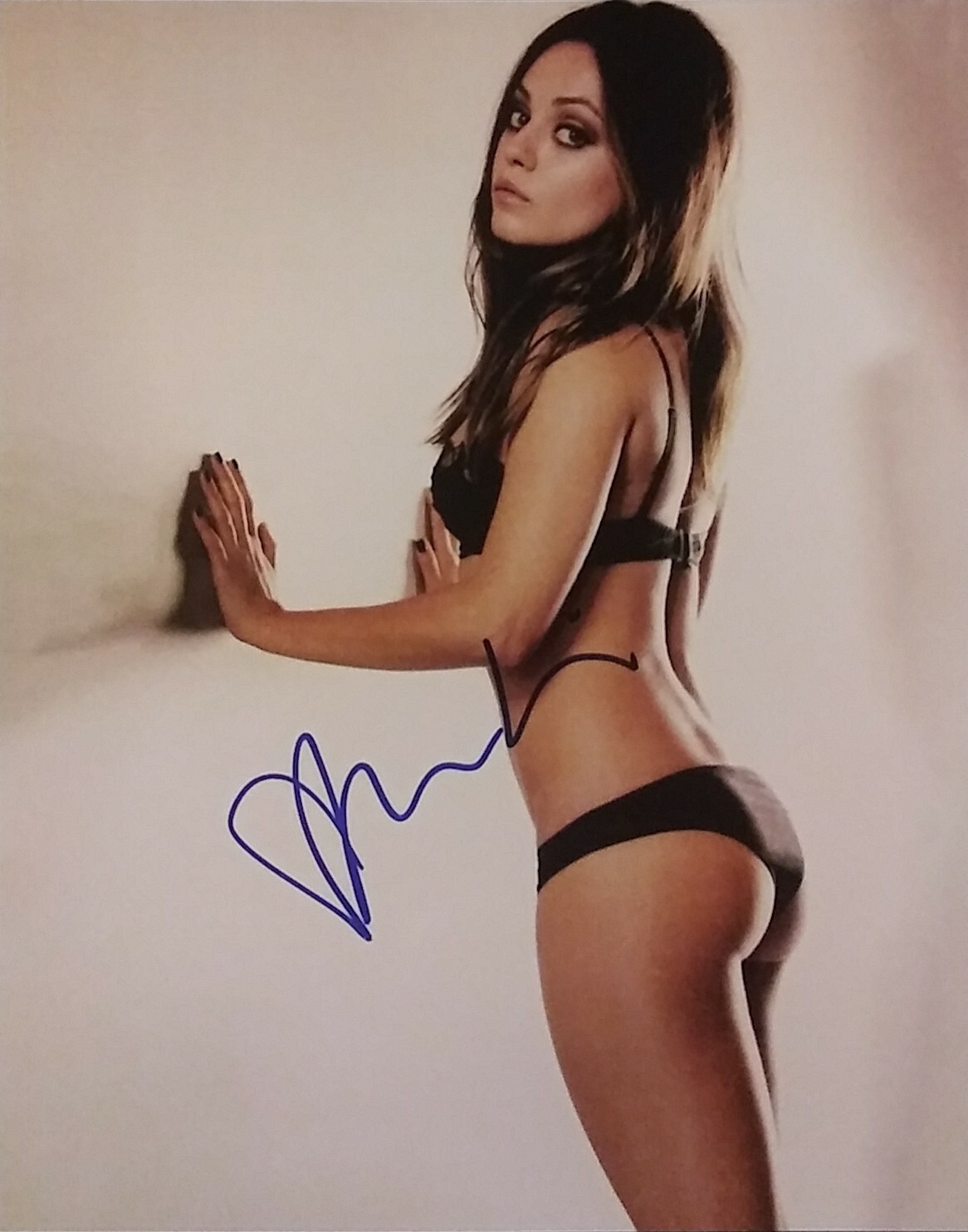 MILA KUNIS 8.5X11 SIGNED PHOTO ORIGINAL HOT SEXY PLAYBOY GIRL WOMAN REPRINT