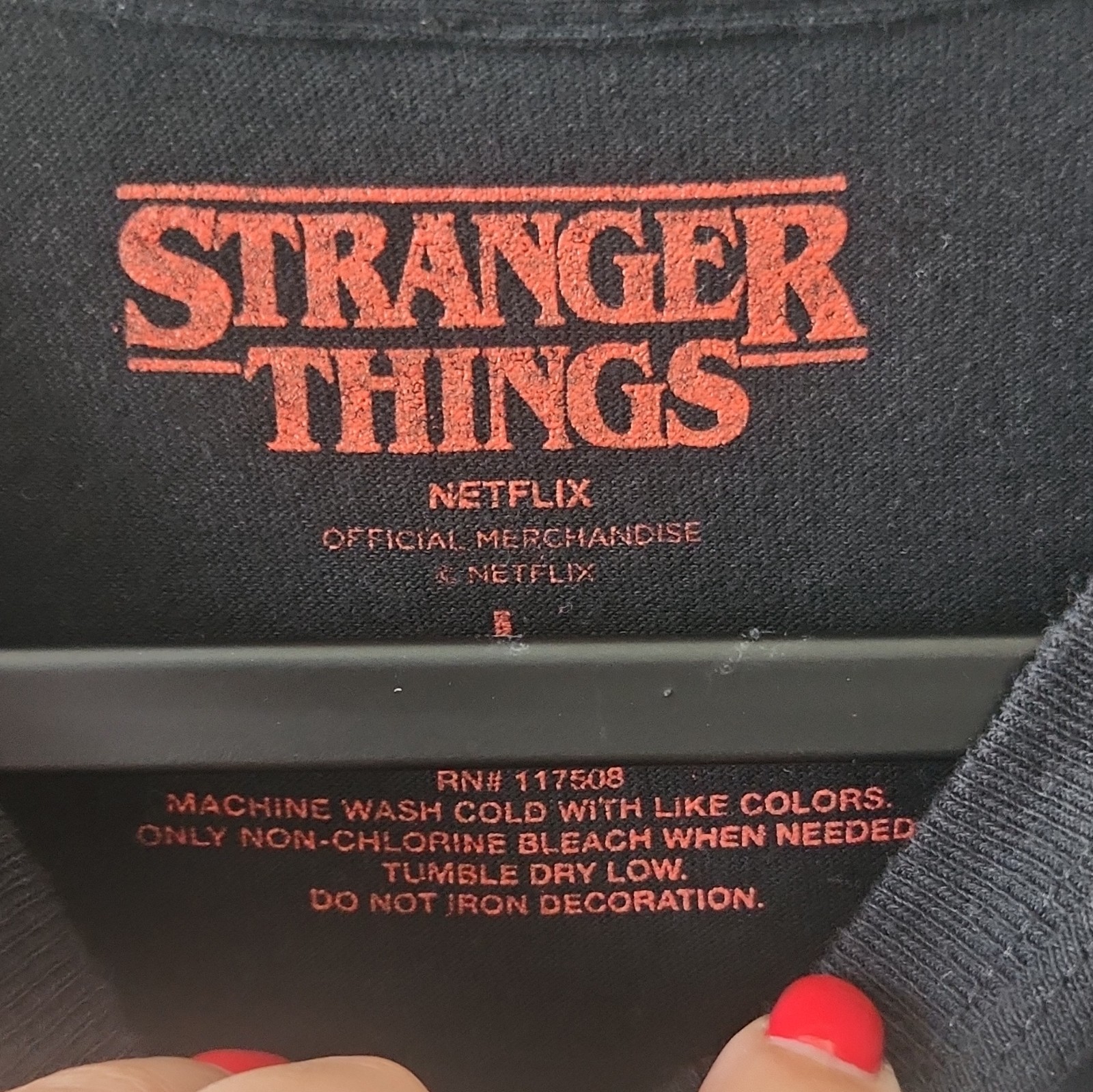 Stranger Things Netflix Official Merchandise Black T-Shirt L Mike Lucas Dustin