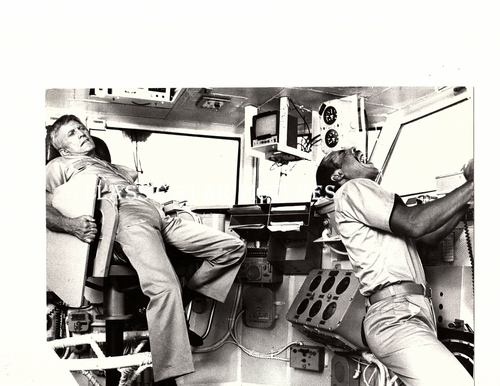 T443 Kirk Douglas Ron O’Neal The Final Countdown 1980 6 3/4×9 1/4 vintage photo