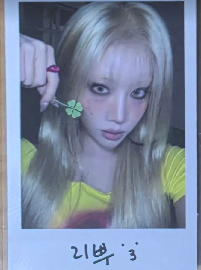 Official ARTMS LOONA Kim Lip Broadcast Music Show Attendance Photocard Rare PC