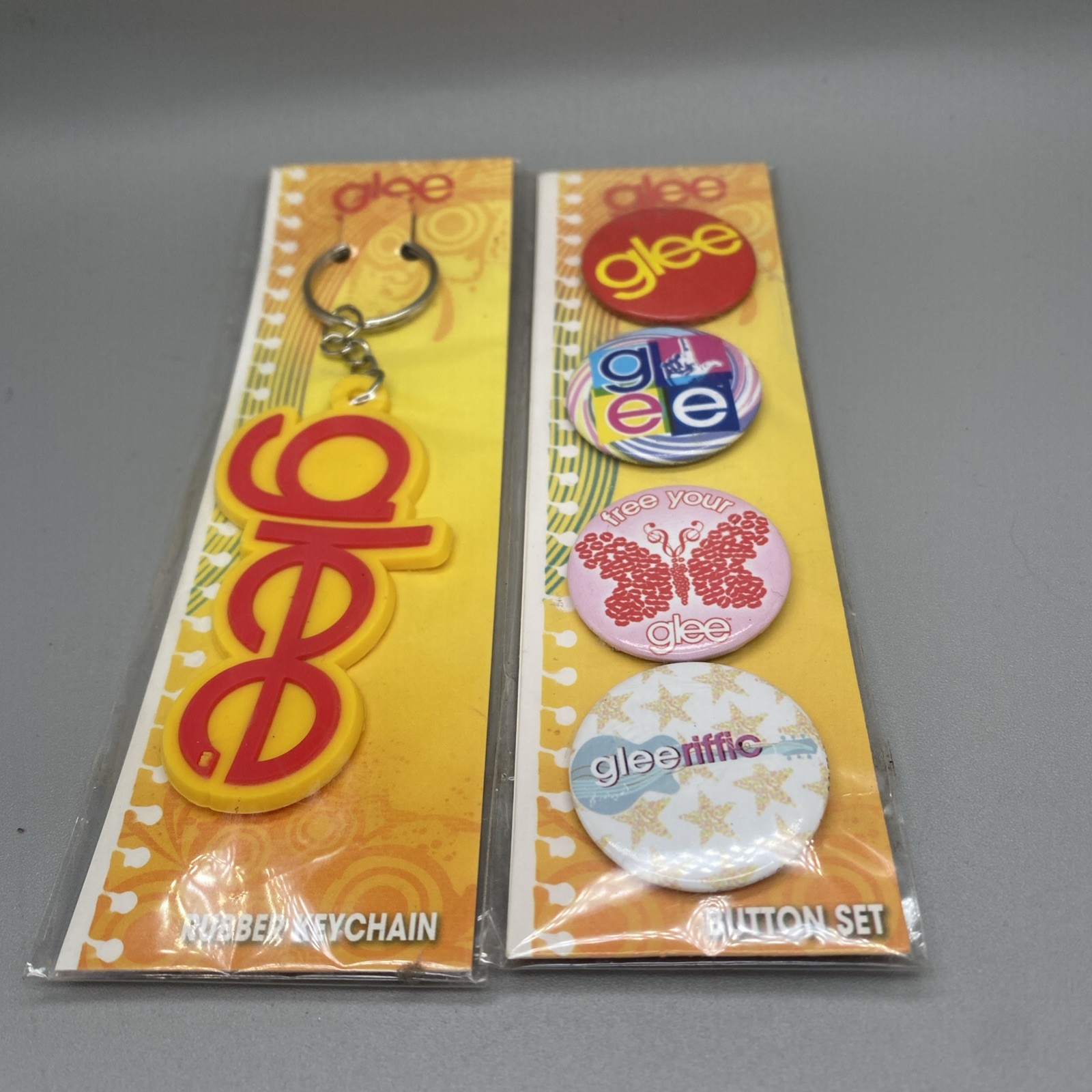 Glee Button Pin Set Gleek TV Show 4 Round Pins Gleeriffic Free Your Glee 2011