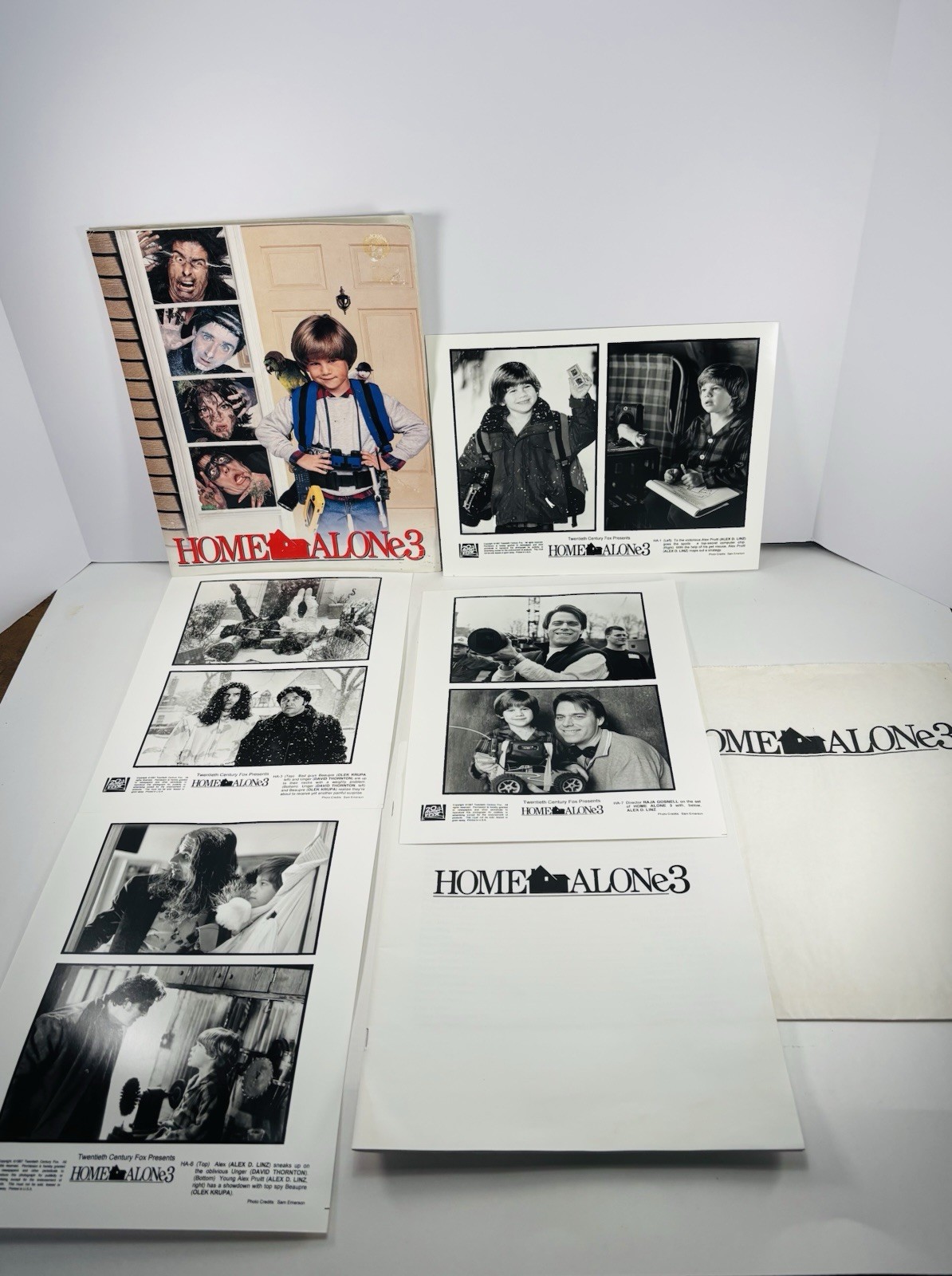 Home Alone 3 Movie Press Kit Stills 4 Photos Production Booklet Folder 1997