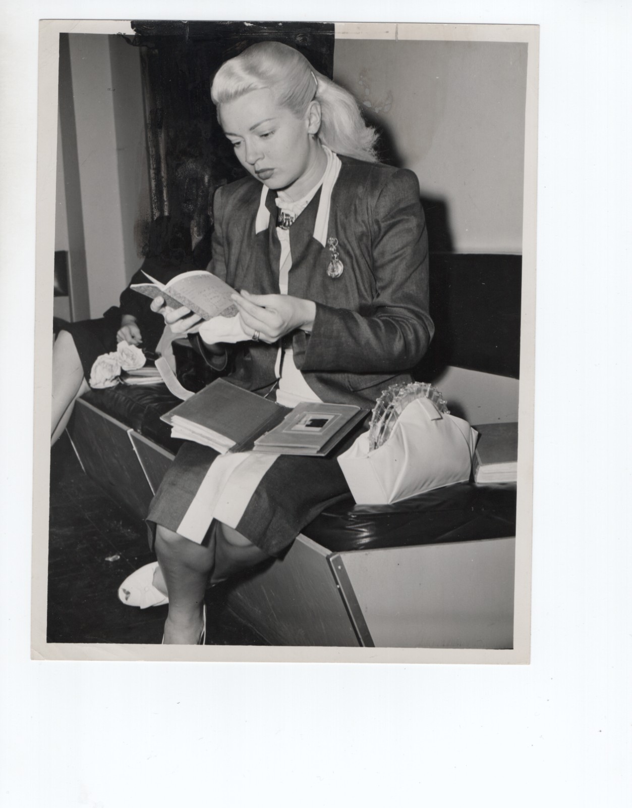 Lana Turner Sitting Reading Book Candid Orig c. 1940s 6.75×8.5 Photo