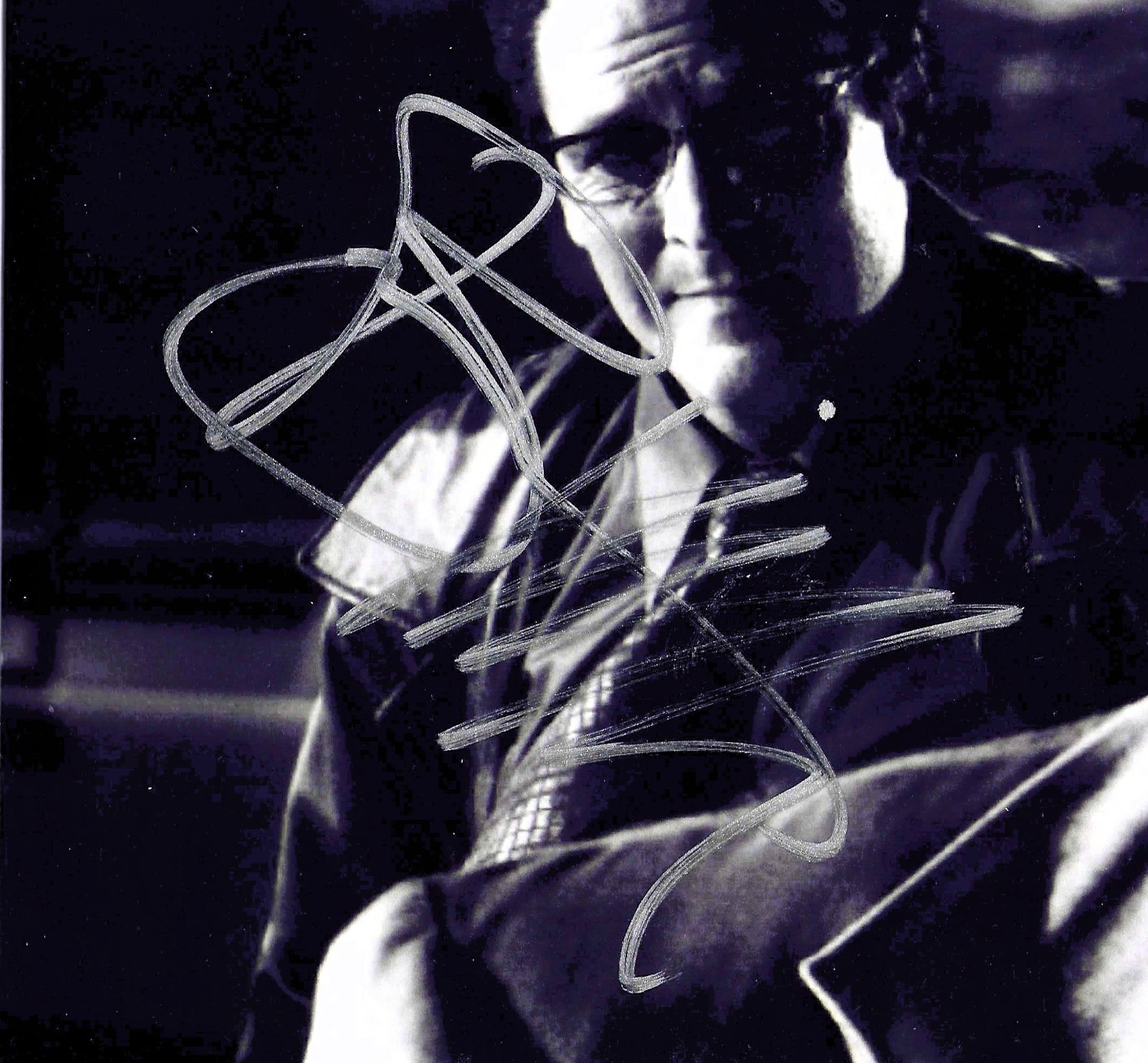 BRUCE WILLIS signed 8 x 12 inch SIN CITY photo
