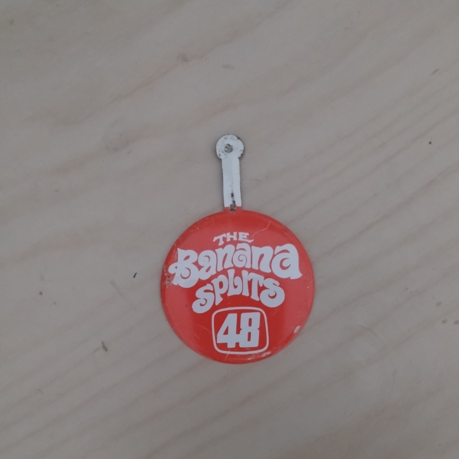 VINTAGE BANANA SPLITS TV SHOW CHANNEL 48 TIN PROMOTION PIN BUTTON 1968