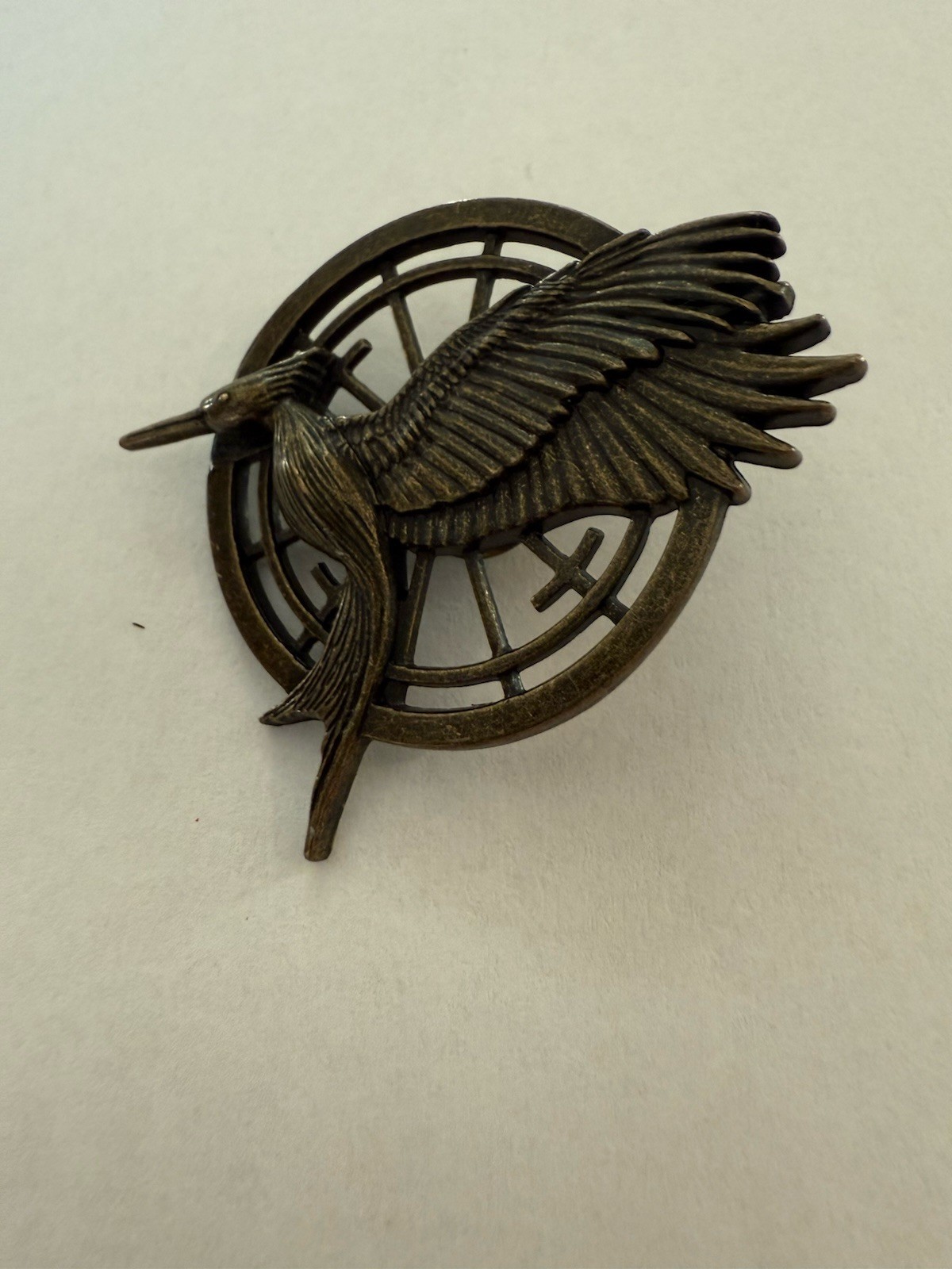 Lionsgate 2013 The Hunger Games Mockingjay Bird Tie Tac Lapel Pin Brooch