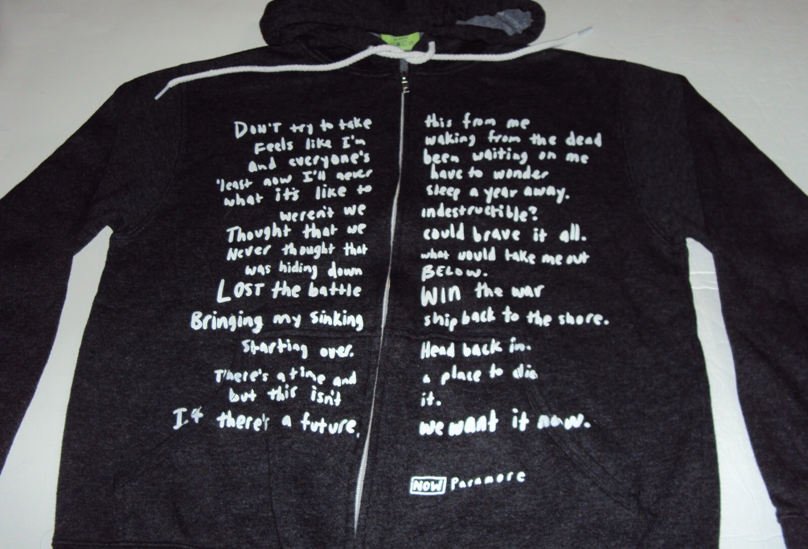 OFFICIAL Paramore Black SELF-TITLED / NOW Hoodie – RARE/1000 Woldwide!