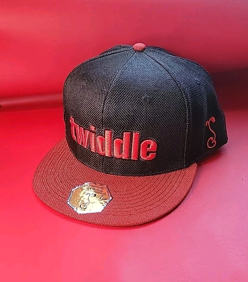 NEW Twiddle Grassroots Satin Lined Stash Pocket Out Of Production 7 5/8 Fitted