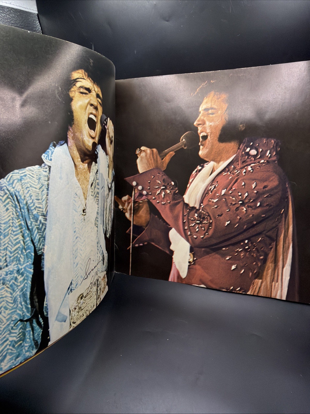 ELVIS PRESLEY 1974 Tour Concert Program Tour Book Blue Signed Not Authenticated