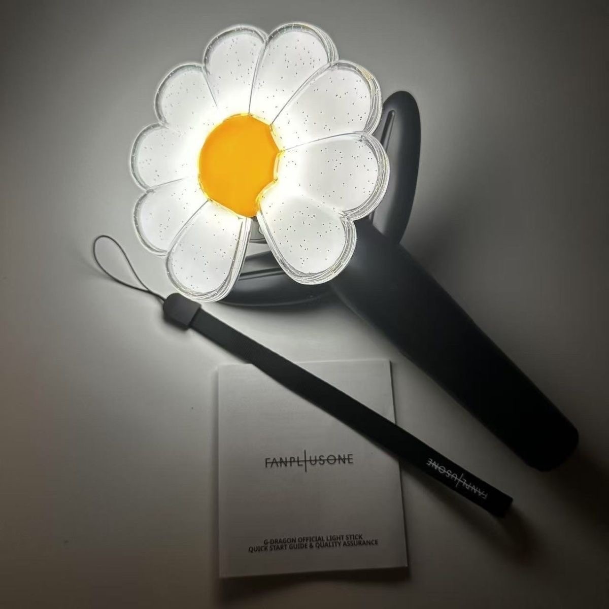 G-DRAGON Official Black Light Stick Bluetooth Keychain Glowing FlowerBIGBANG