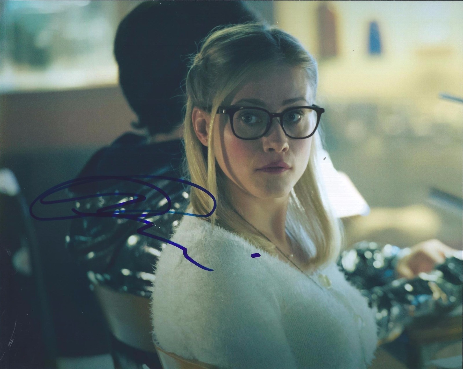 Olivia Taylor Dudley Signed Autographed 8×10 Photo The Magicians