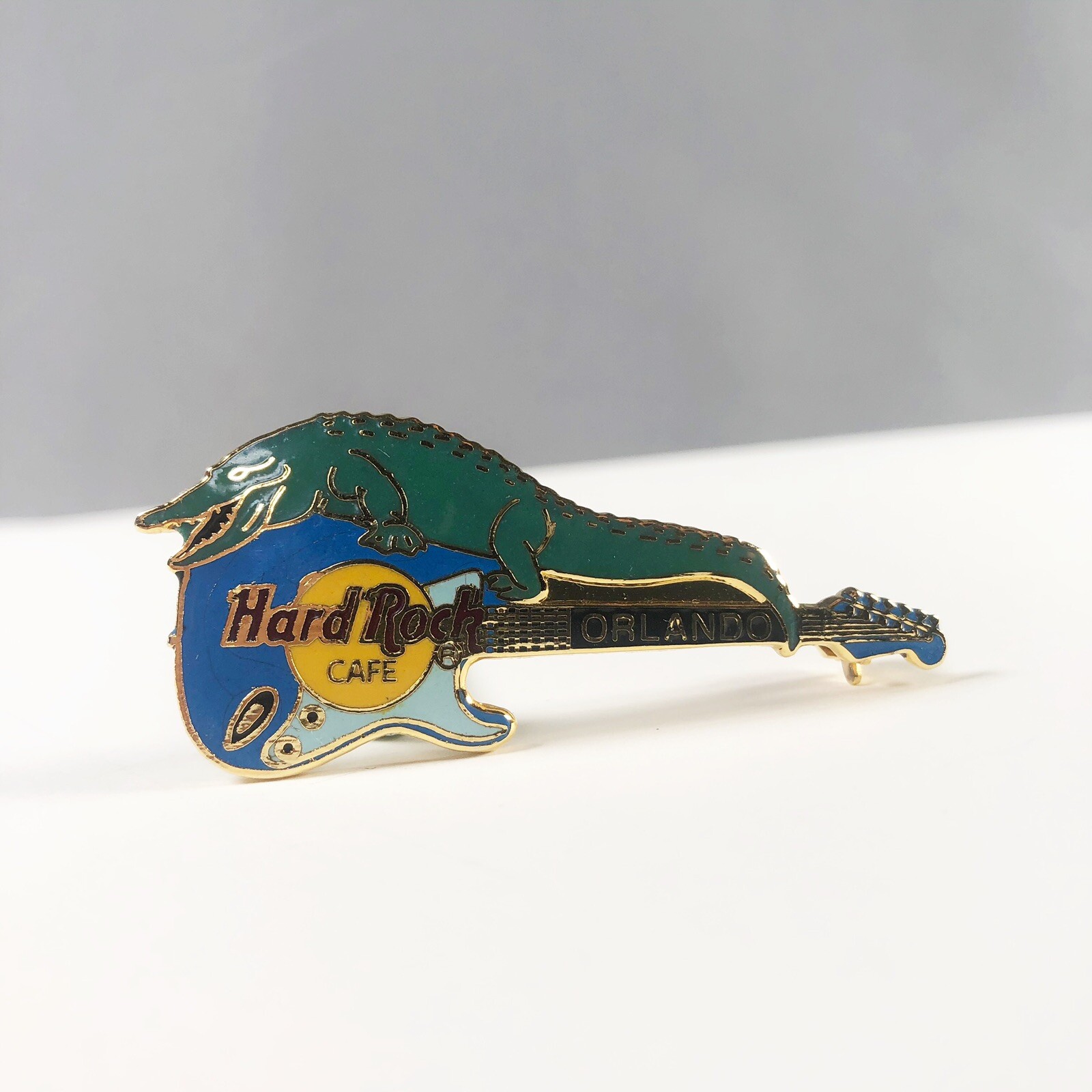 Hard Rock Cafe Alligator Blue Guitar Pin Orlando Florida Gold Tone Logo 2LC HRC