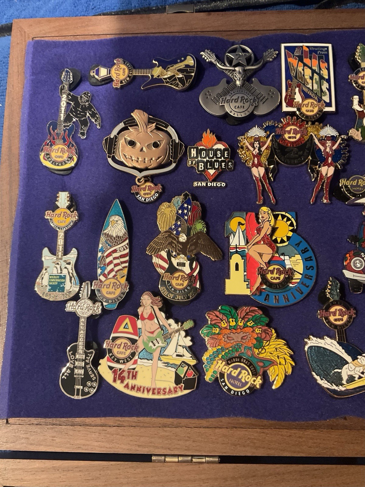 Hard Rock Cafe LIMITED EDITION Pin/Collectables Set w/Wooden Display Case