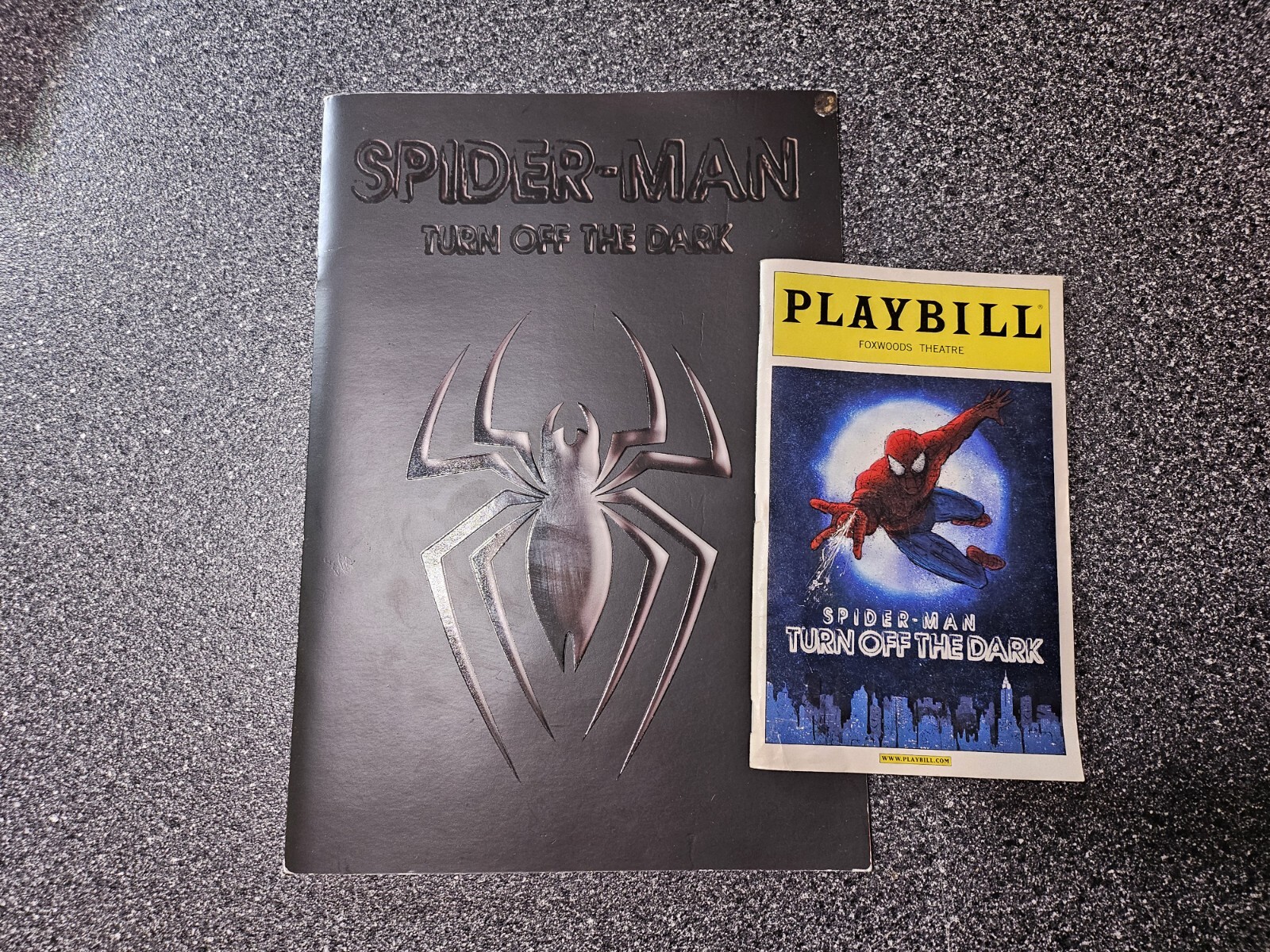 Spiderman Turn Off the Dark Playbill Rare Reeve Carney U2 + Graphic Novel Fall