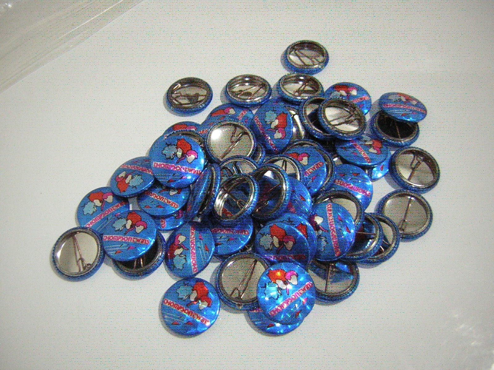 THOMPSON TWINS BUTTON LOT OF 60 VINTAGE 1984 PIN UK PRISM FUNKY TOM BAILEY