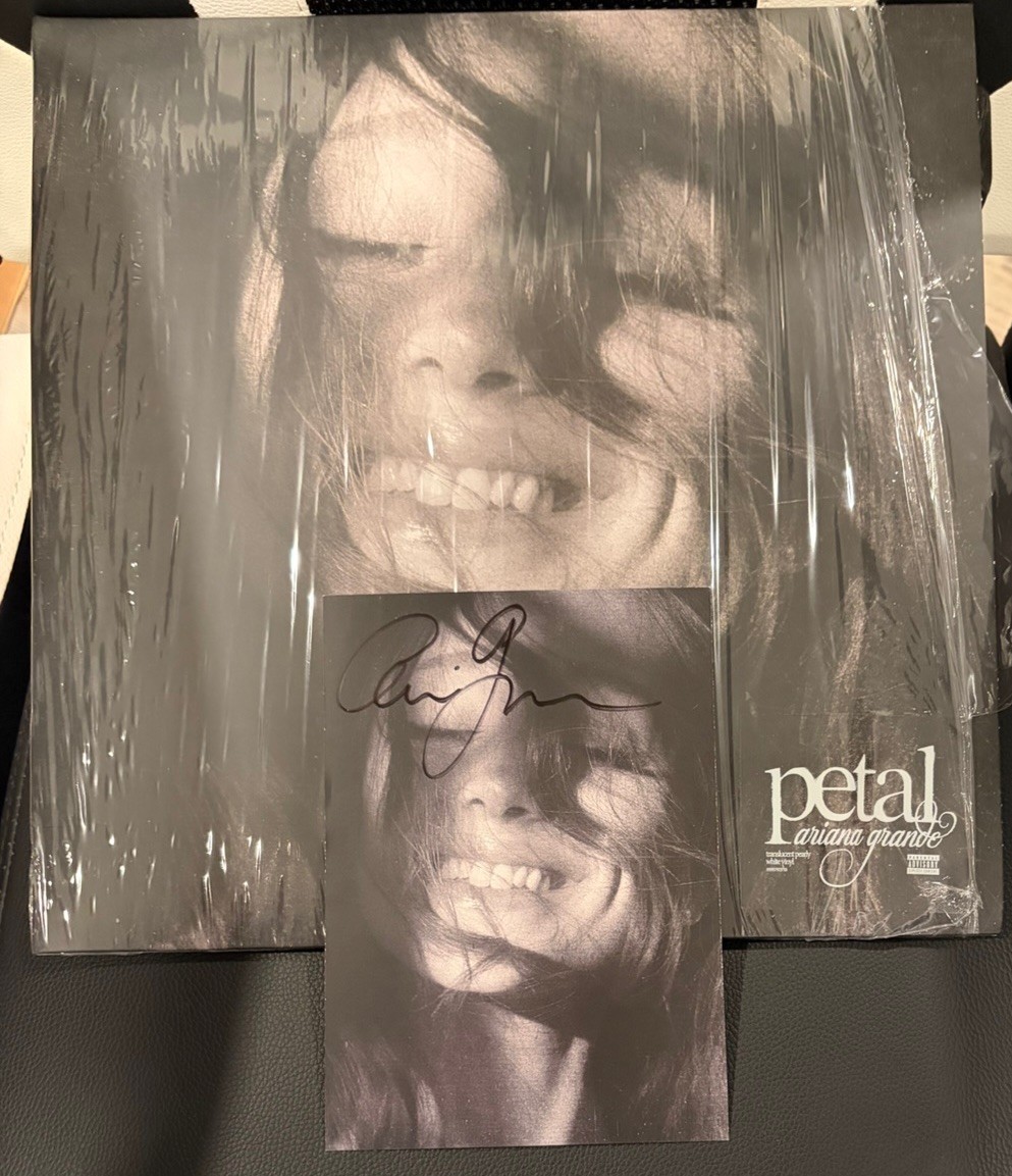 Ariana Grande Petal Vinyl Pearly White SIGNED FULL NAME IN HAND BLACK Opened