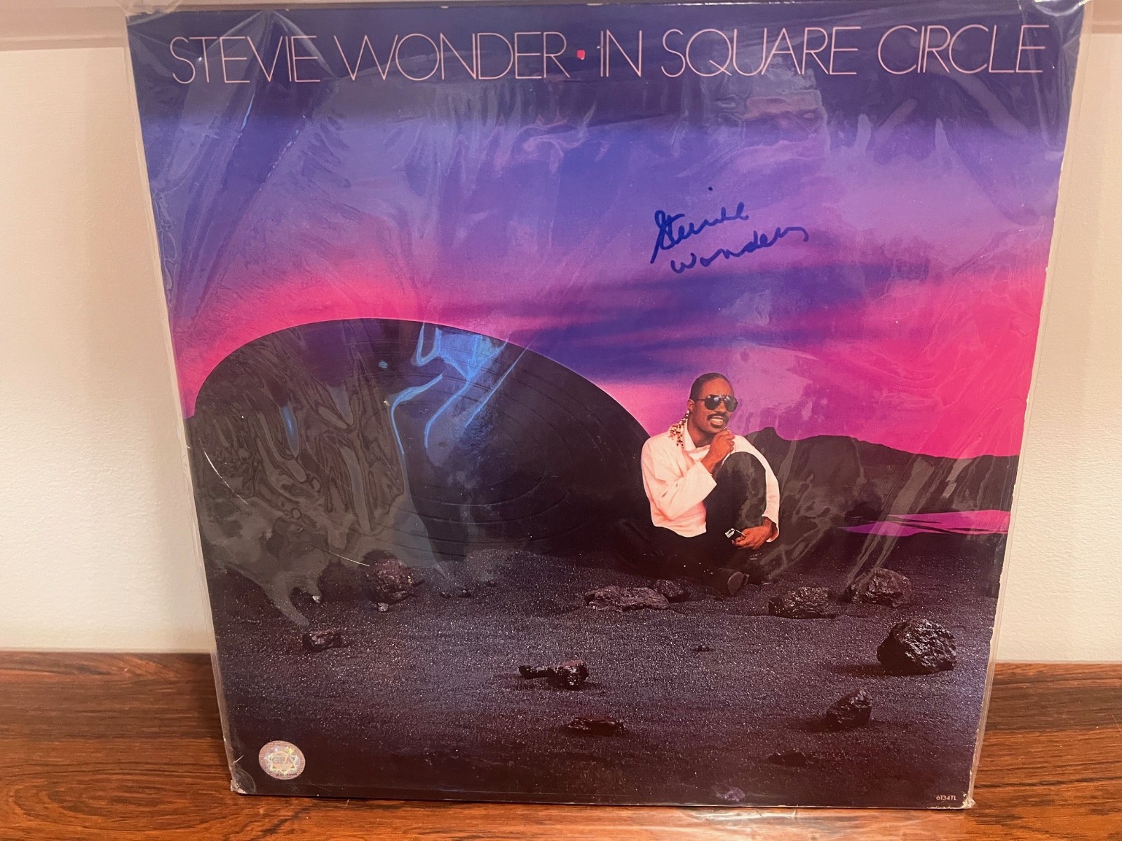 Stevie Wonder Signed In Square Circle Album Autograph Legend Collectible