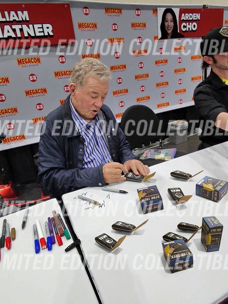 WILLIAM SHATNER Cap Kirk Signed Star Trek Classic Communicator – COA & PICTURES