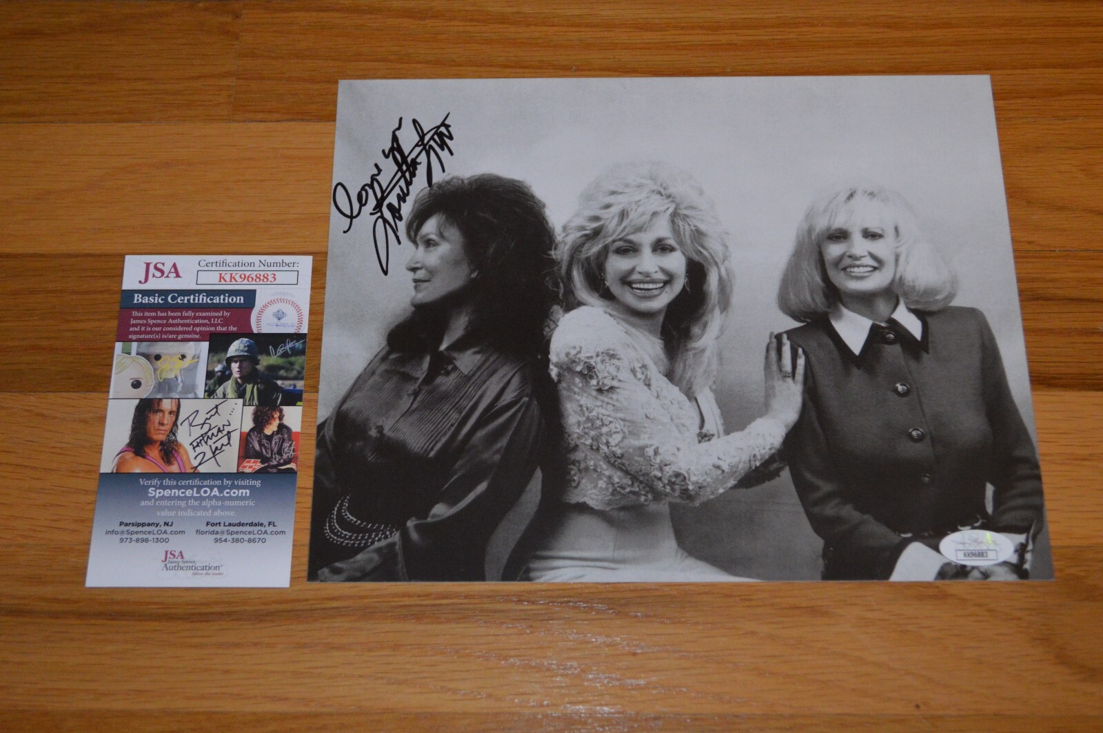 Honkey Tonk Angels ~ Loretta Lynn Autographed 8×10 B/W Photo with JSA COA