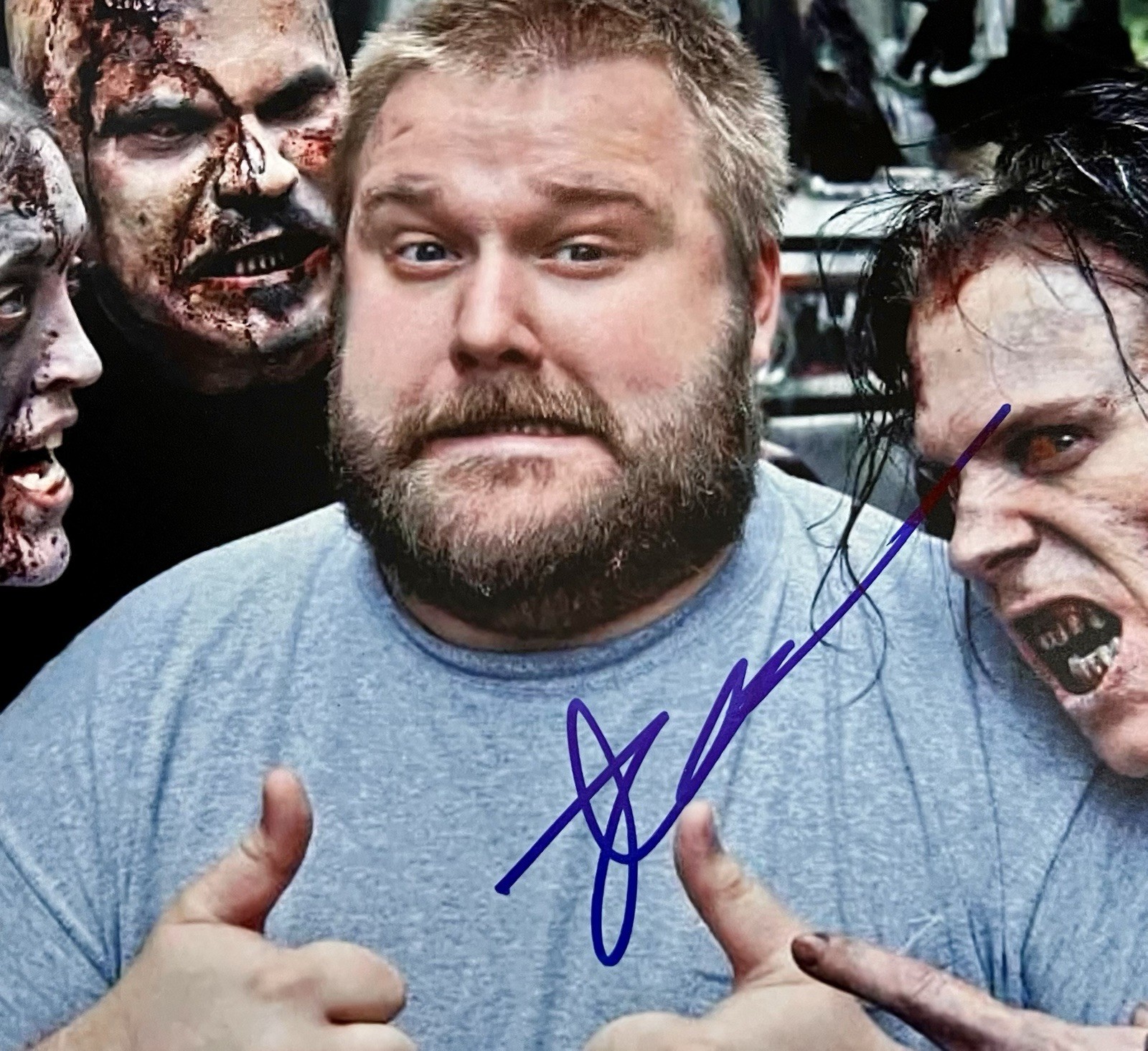 ROBERT KIRKMAN HAND SIGNED WALKING DEAD 8X10 PHOTO WITH JSA COA
