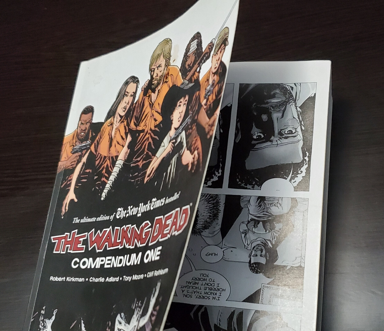 The Walking Dead Comic Book With Autographs, ERROR PRINT Variant Compendium, TWD