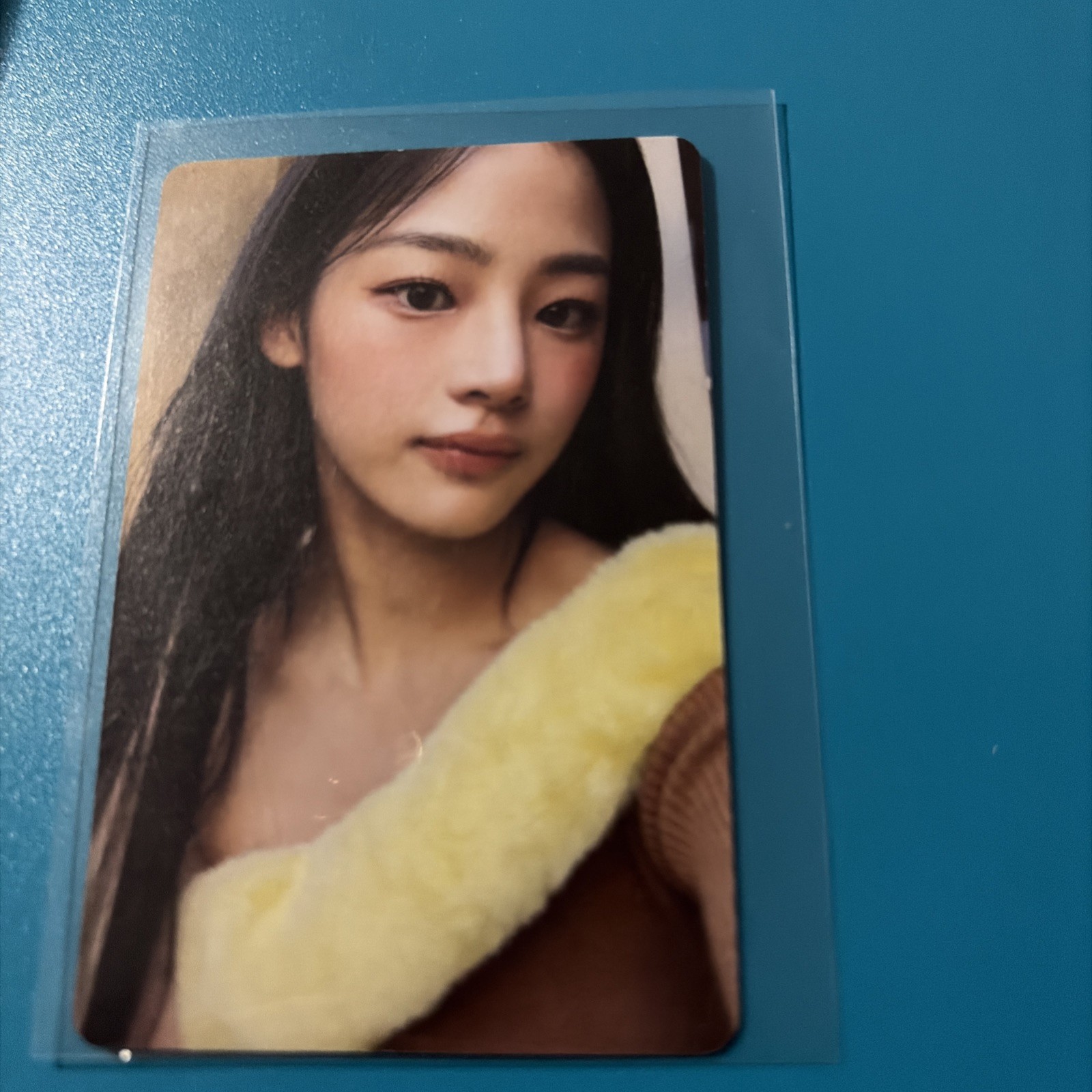 New Jeans Minji Official Photo Card Dreamus In Brown Shirt