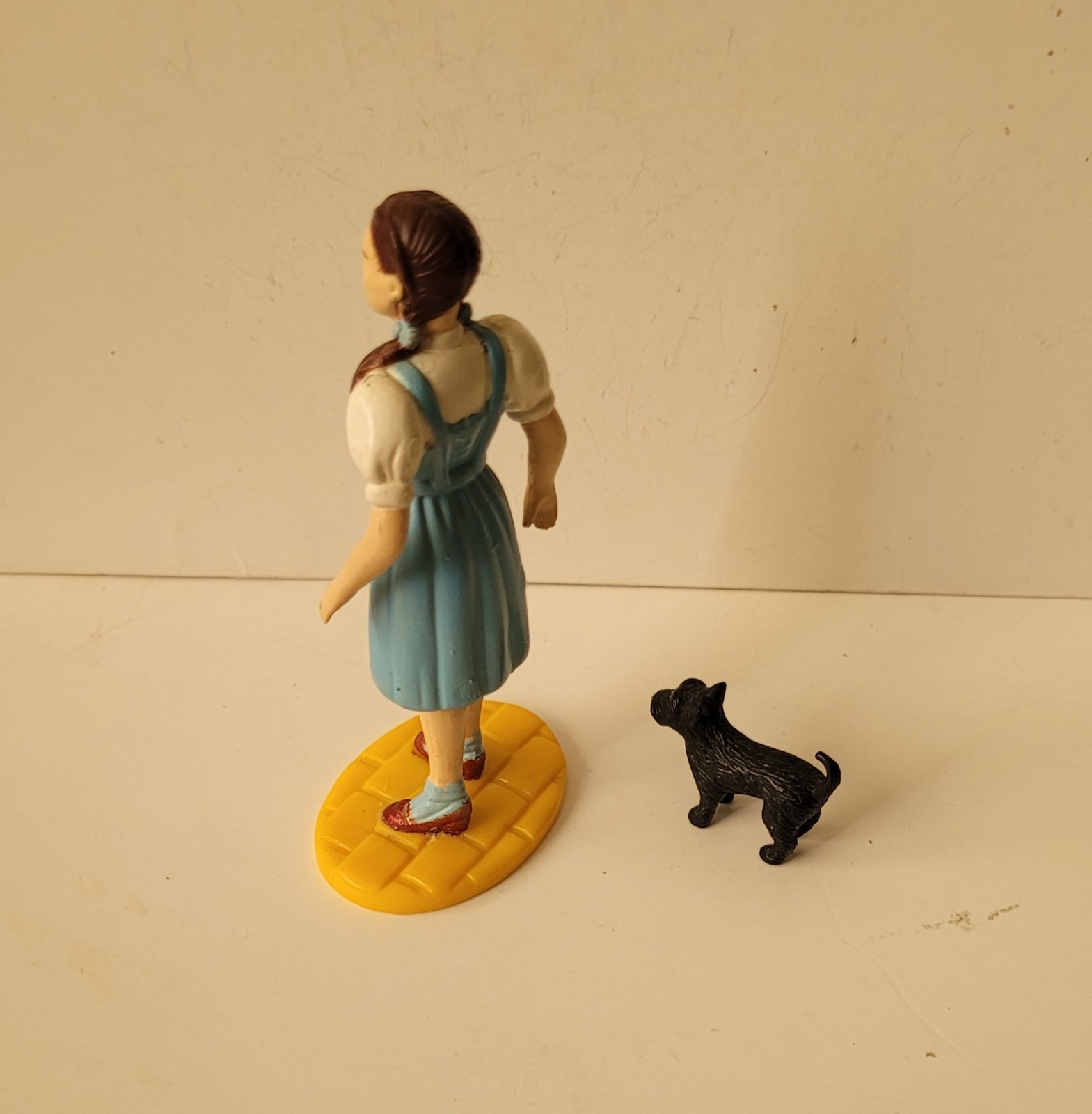 WIZARD of OZ DOROTHY and her DOG TOTO Trevco PVC Figure Turner Presents 1998