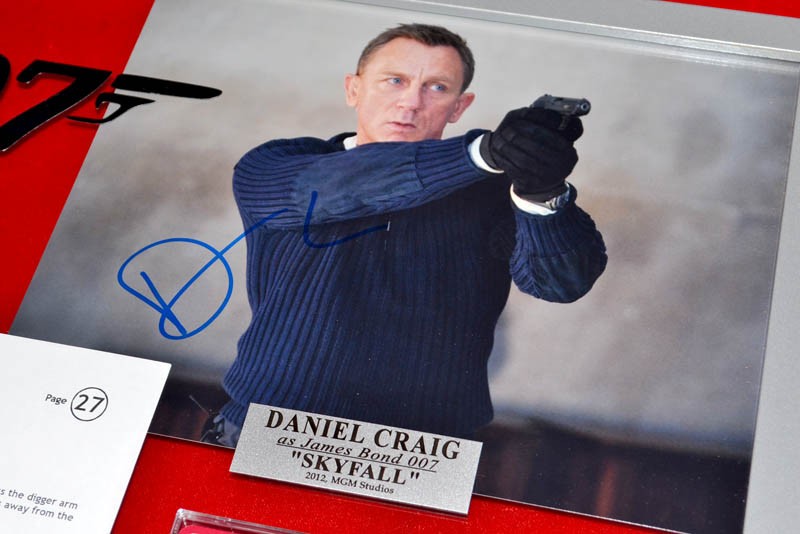 DANIEL CRAIG Signed Autograph, BOND 007 PROP, DVD, SKYFALL STORYBOARD, COA Frame