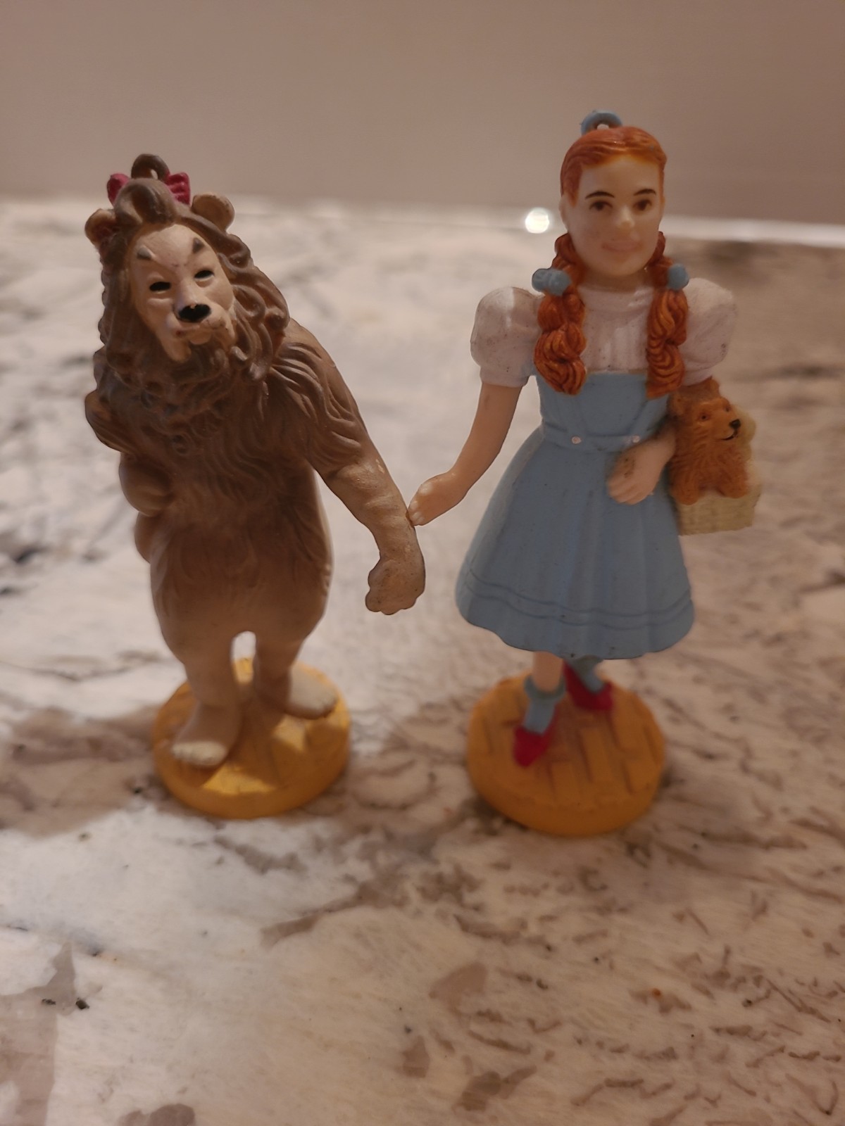 Loew’s The Wizard of Oz Plastic Figurines/Ornaments Dorothy, Lion FREE SHIP