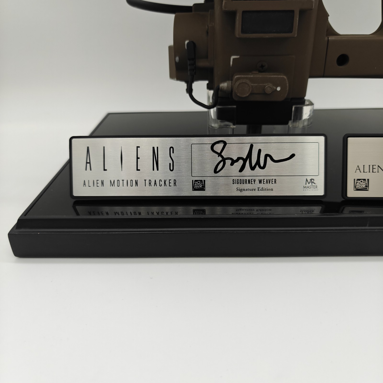 *AP* Sigourney Weaver Signed Master Replicas Signed Aliens Motion Tracker 1:1 LE