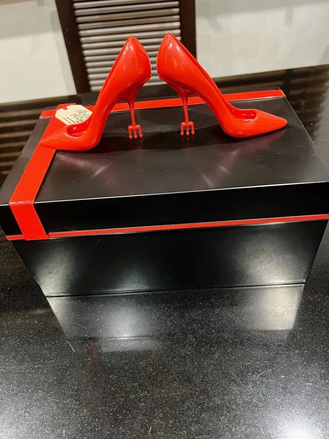 Prada 2 shoes The Devil Wears Popcorn Bucket 130 oz. Red Black Ribbon Rare