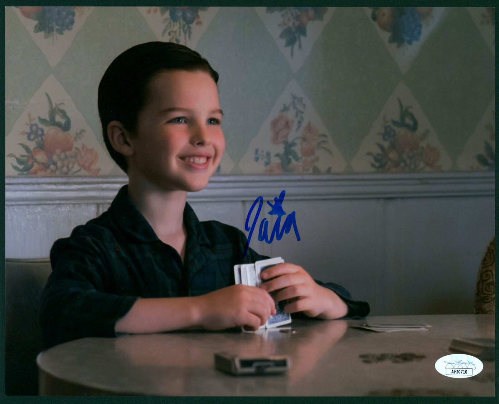IAIN ARMITAGE Signed 8×10 Photo Smiling Young Sheldon Cooper Playing Cards JSA