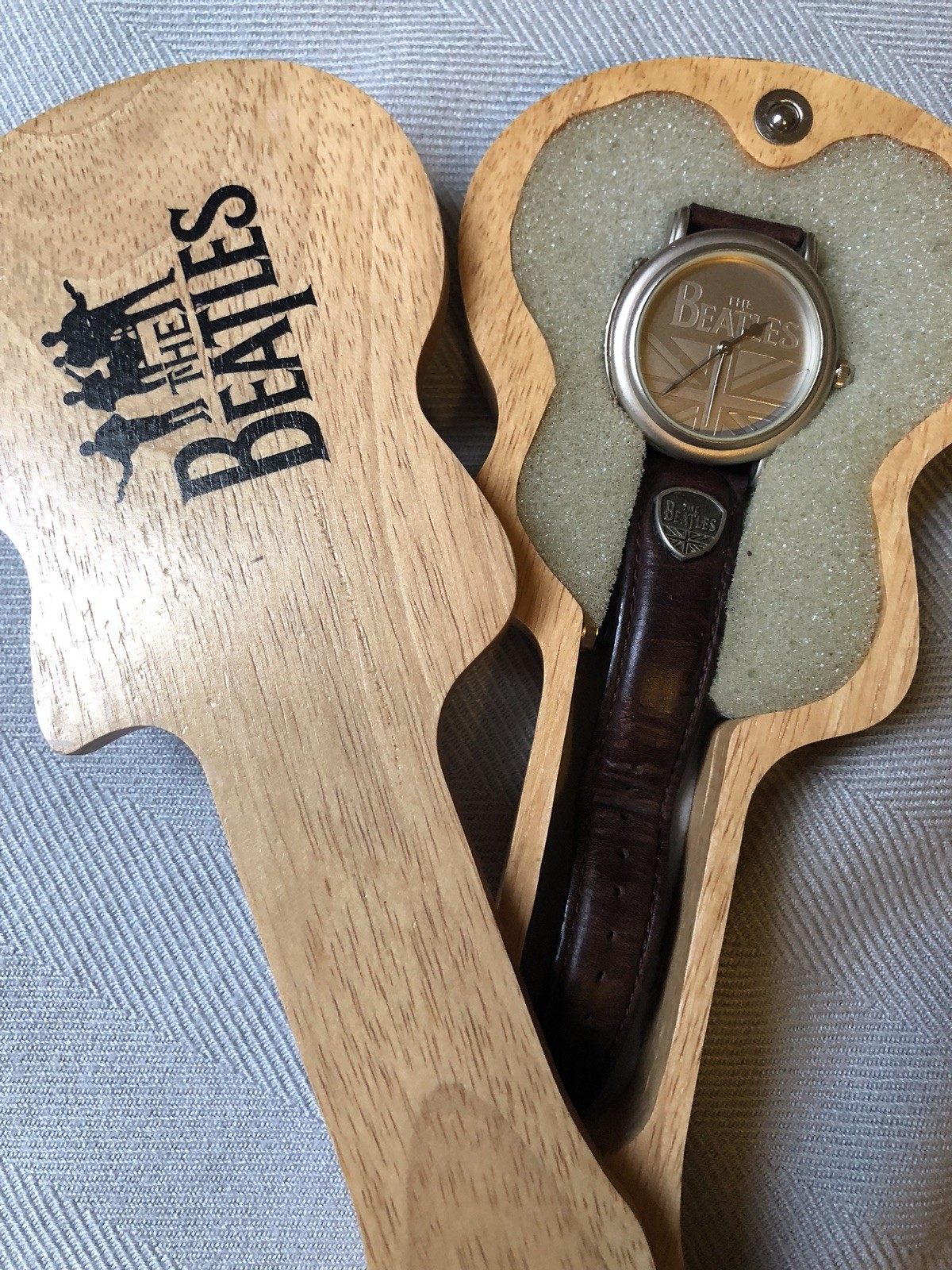 Vintage The BEATLES Apple Corp ltd Watch With Solid Wood Guitar Case