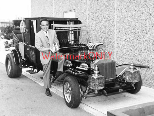“Munsters Koach” & Builder George Barris ’60s TV Kustom Hot Rod PHOTO! #(44)