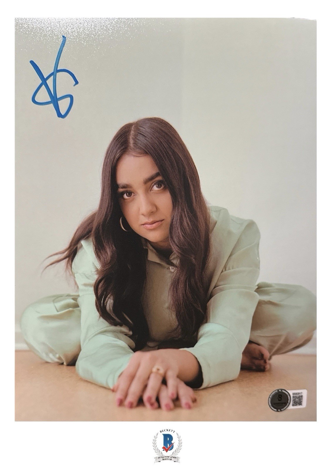 Geraldine Viswanathan Autograph Signed 8×10 Photo with Beckett COA