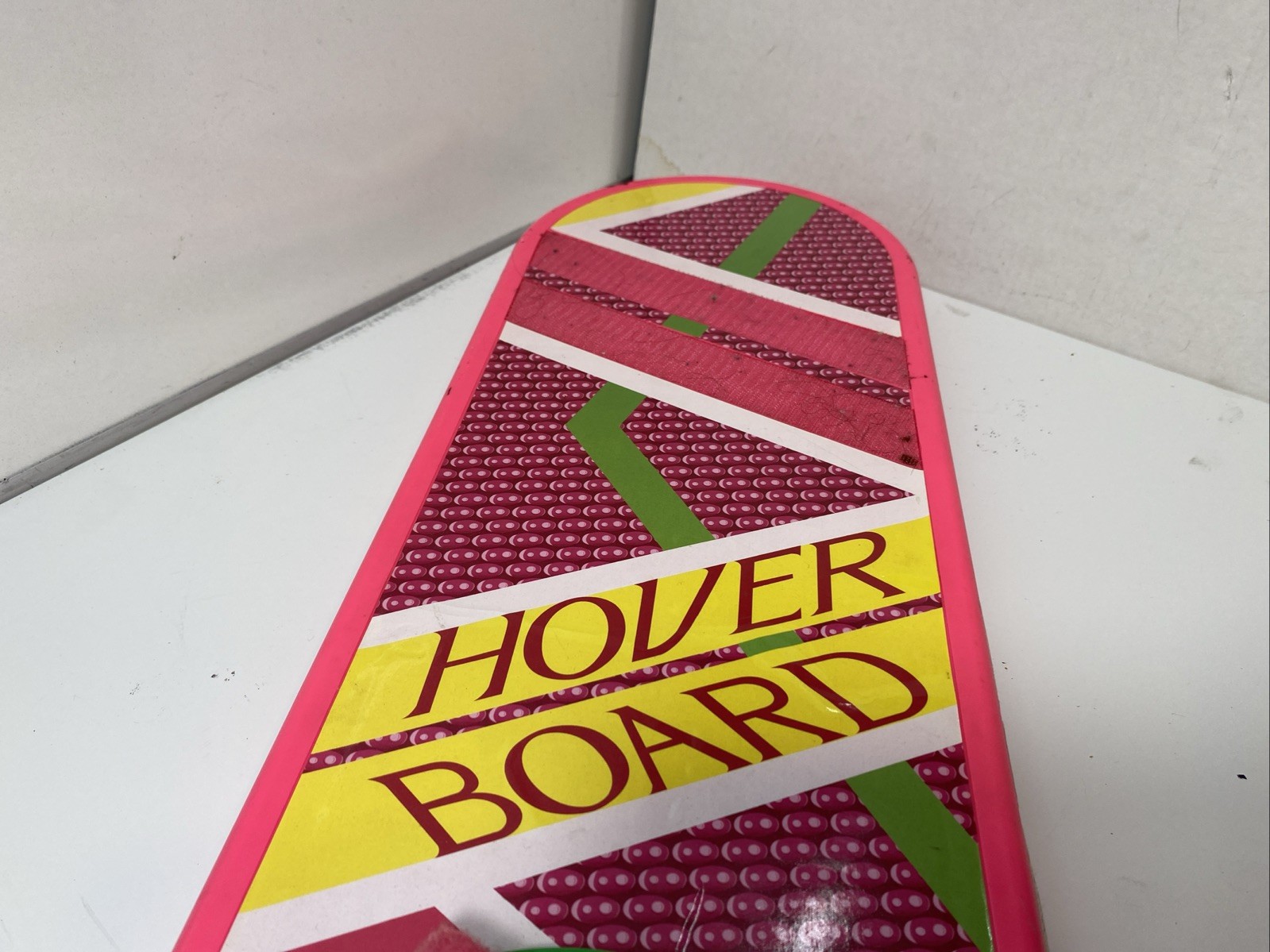 Back to the Future 2 Hoverboard Prop Replica (Does Not Fly) 28″L X 8″ W Used 1:1