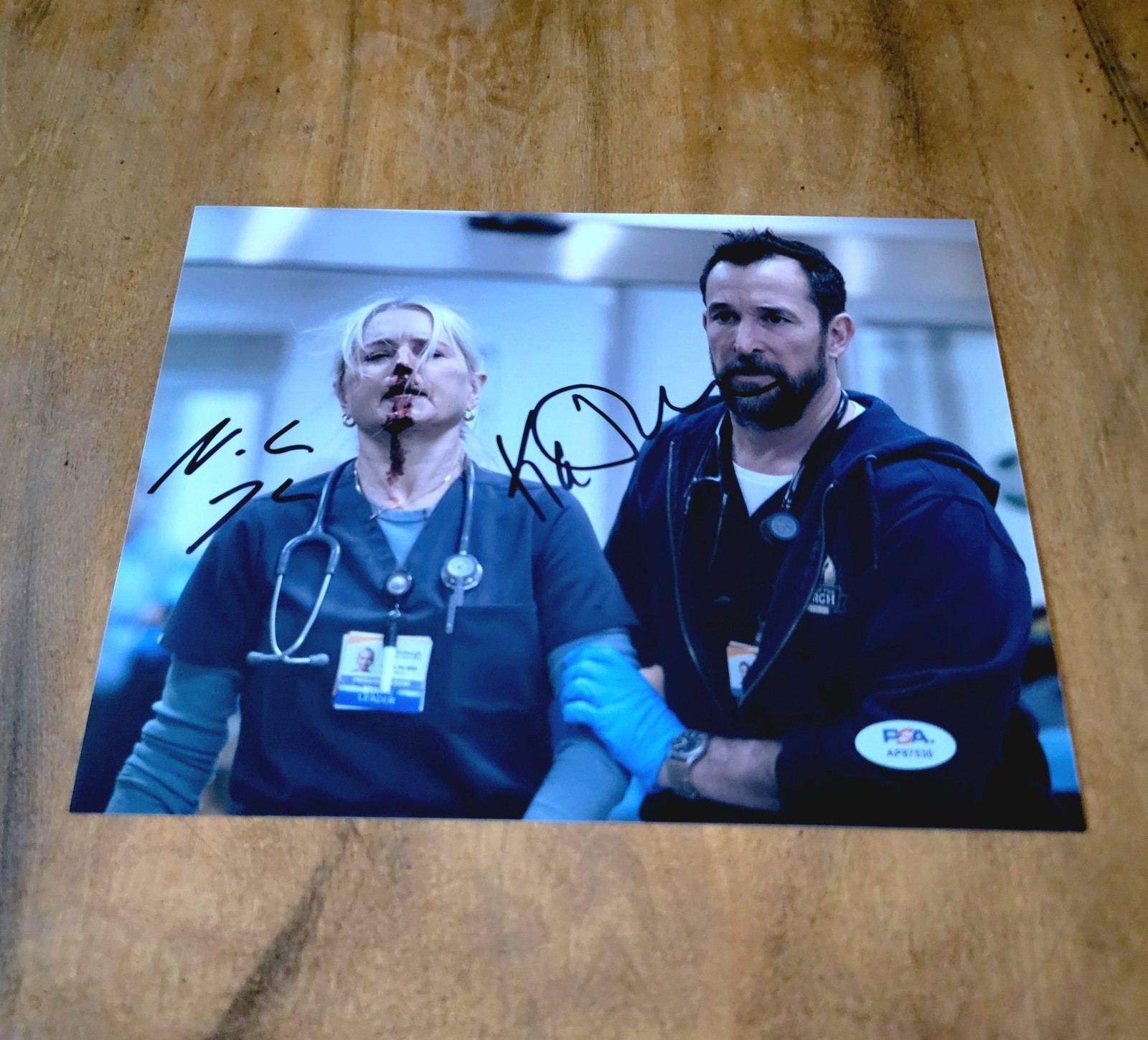 Noah Wyle Katherine LaNasa signed The Pitt 8×10 photo PSA DNA Autograph cast