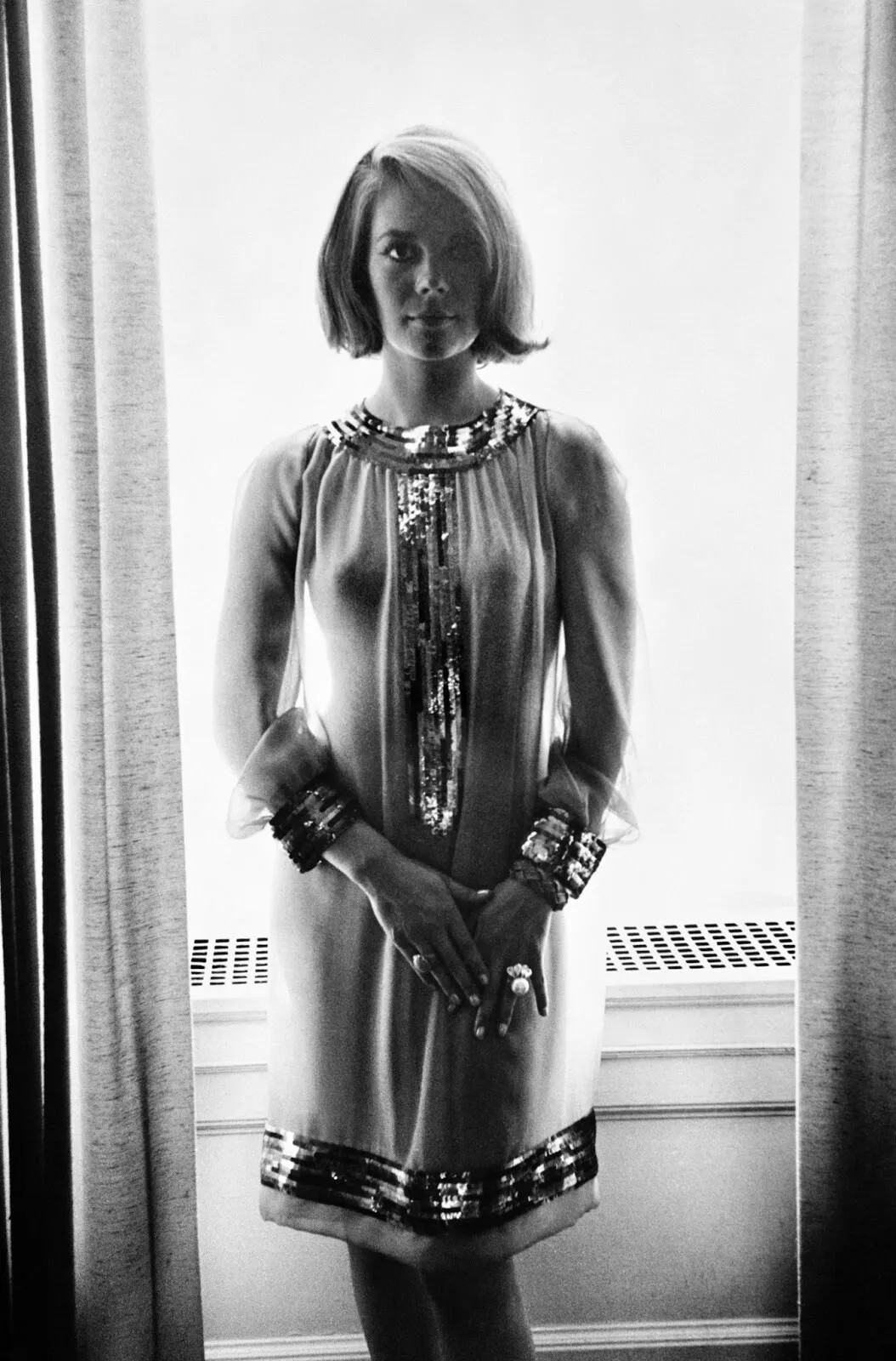 Natalie Wood Using A Beautiful Dress 4×6 Picture Celebrity Print