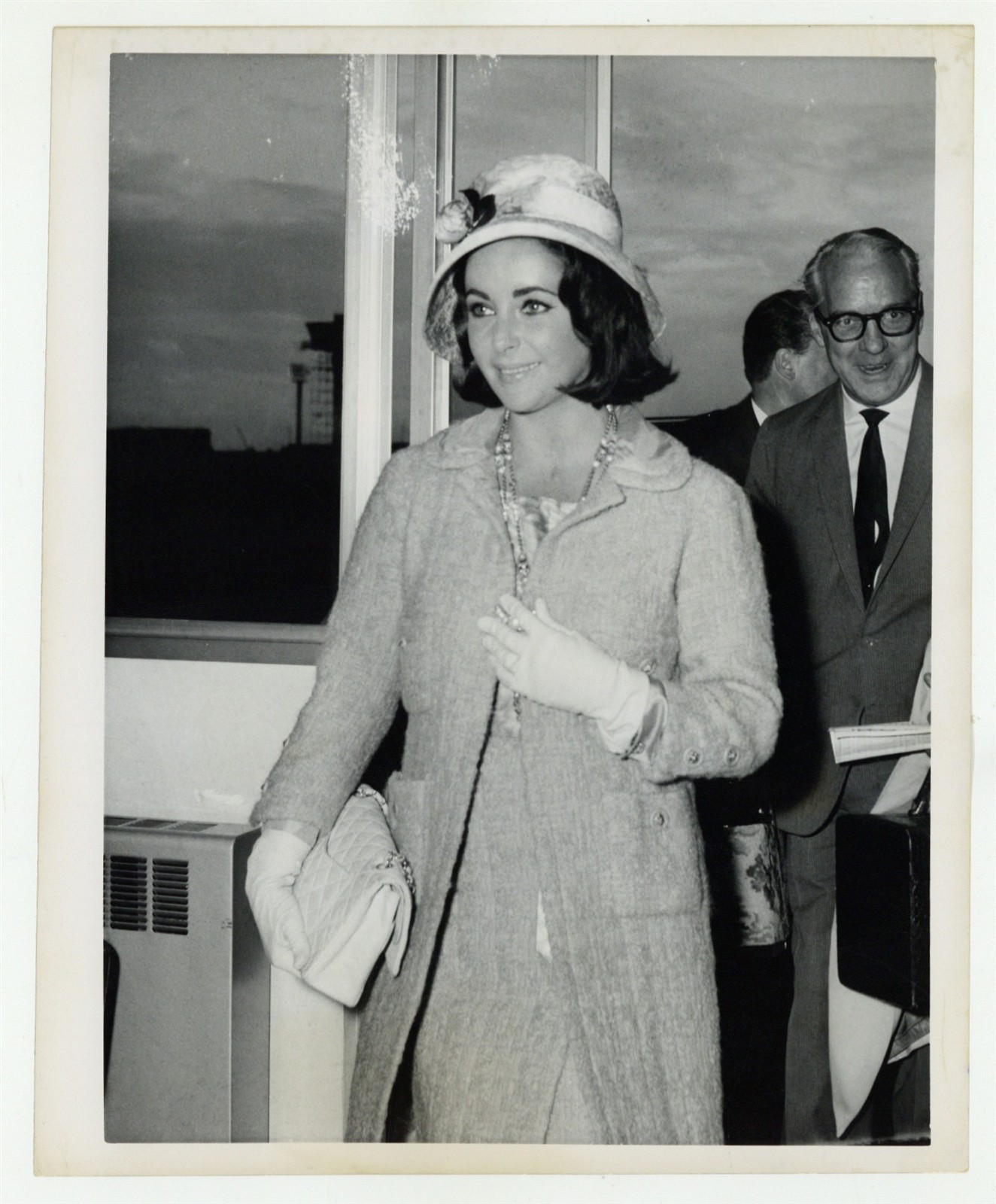 Elizabeth Liz Taylor 1962 Stylish Handbag,Gloves,Hat Suit Original Photo J14584